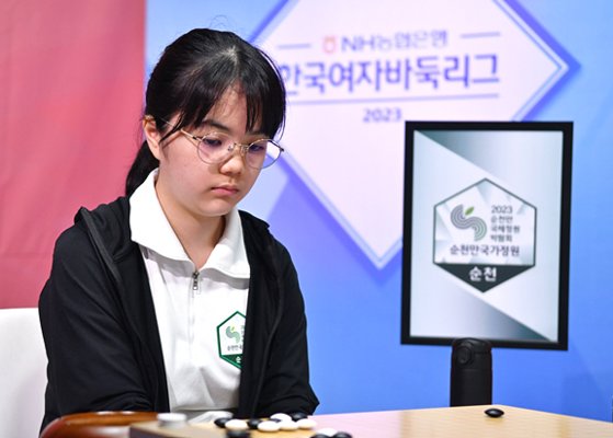 韓国女子囲碁リーグで順天湾国家庭園チームに所属する仲邑菫三段　［写真　韓国棋院］