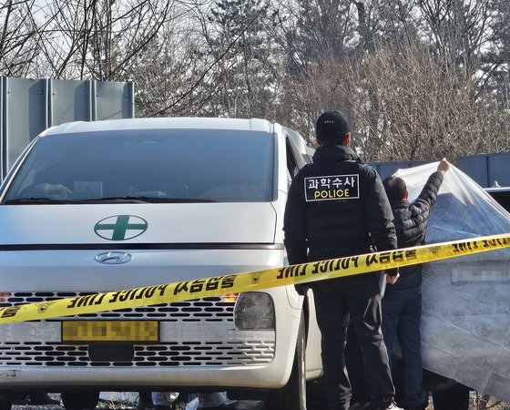 俳優イ・ソンギュンさんがソウル城北区の建物付近に駐車されていた車の中で遺体で発見された。警察は現場鑑識を進め、この日午前１１時５５分ごろイ・ソンギュンさんの遺体を病院に搬送した。イ・チャンギュ記者