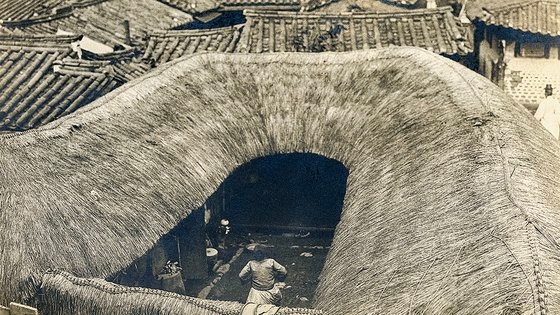 米国の旅行作家カーペンター氏が撮影した１９１１年以前のソウルの家　［写真　ソウル歴史博物館］