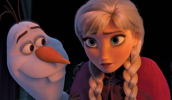 ディズニーの長編アニメーション『アナと雪の女王』のワンシーン。［写真　ウォルト・ディズニー・カンパニー］
