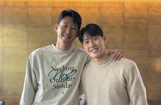 和解した孫興慜（ソン・フンミン、左）と李康仁（イ・ガンイン）　［孫興慜　インスタグラム　キャプチャー］