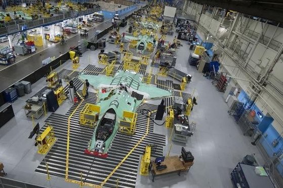 米国の代表的防衛産業企業ロッキード・マーチンのＦ３５生産施設。［写真　ロッキード・マーチン］