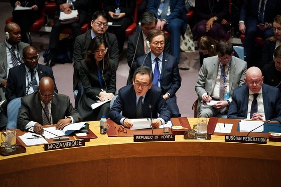 韓国の趙兌烈外交部長官が２３日（現地時間）、米ニューヨークの国連本部で開催されたウクライナ戦争２周年国連安保理ブリーフィングの公式会議に出席した様子。［写真　外交部］