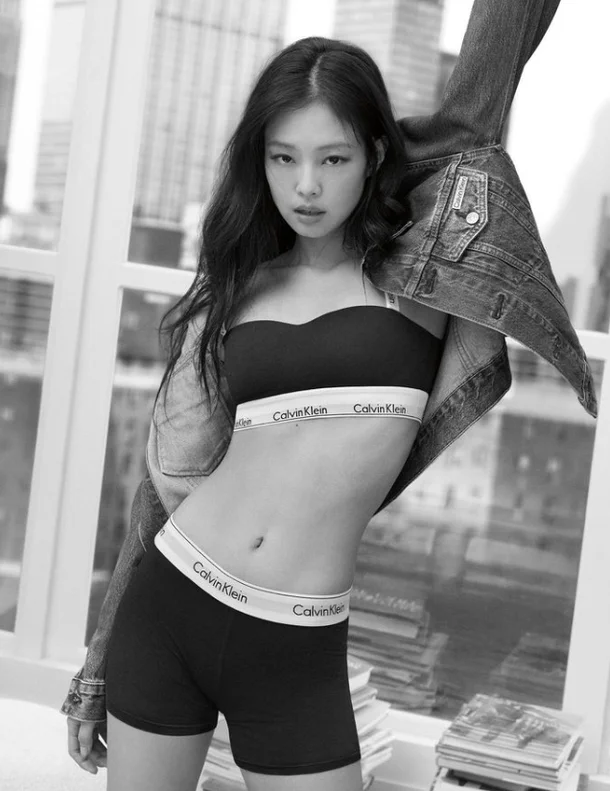 ＢＬＡＣＫＰＩＮＫのジェニー［写真　Ｃａｌｖｉｎ　Ｋｌｅｉｎ］