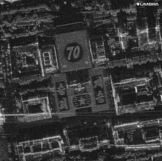 昨年７月、米国の民間衛星写真サービス企業「アムブラスペース（Ｕｍｂｒａ　Ｓｐａｃｅ）」がツイッターで公開した北朝鮮平壌（ピョンヤン）金日成（キム・イルソン）広場のレーダー動画（ＳＡＲ）衛星写真。 ［写真　アムブラスペース］