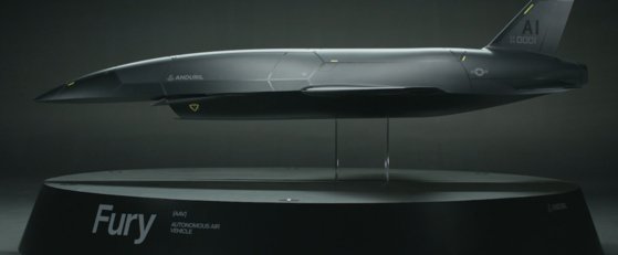 米軍需企業アンドゥリルの無人戦闘機「フューリー」の模型　［アンドゥリル　ホームページ　キャプチャー］