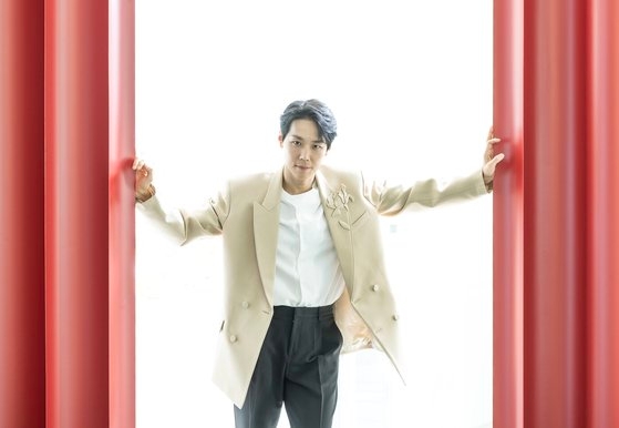 韓国ミュージカル俳優のカイが中央日報とのインタビューに先立ち、ポーズを取っている。クォン・ヒョクジェ写真専門記者