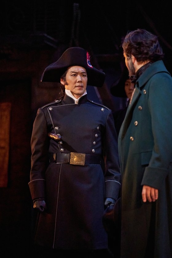 ミュージカル『レ・ミゼラブル』でジャン・バルジャンと対立する警察ザベルを演じているカイ。［写真　（株）レ・ミゼラブルコリア］