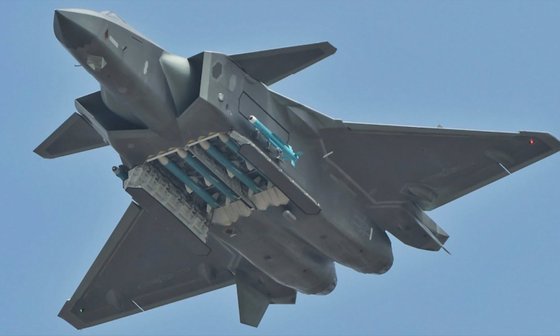 中国のステルス戦闘機Ｊ－２０　［写真　ウェイボ］