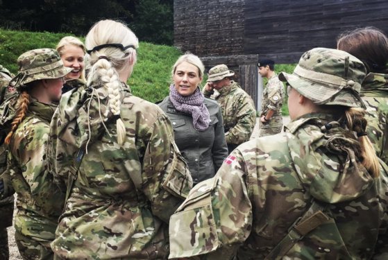 現在のデンマーク軍に志願入隊して服務している女性軍人。［写真　デンマーク国防省］