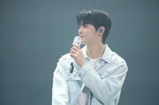日本ファンコンツアー「ＣＨＡ　ＥＵＮ－ＷＯＯ　２０２４　Ｊｕｓｔ　Ｏｎｅ　１０　Ｍｉｎｕｔｅ　［Ｍｙｓｔｅｒｙ　Ｅｌｅｖａｔｏｒ］」での歌手チャ・ウヌの様子。