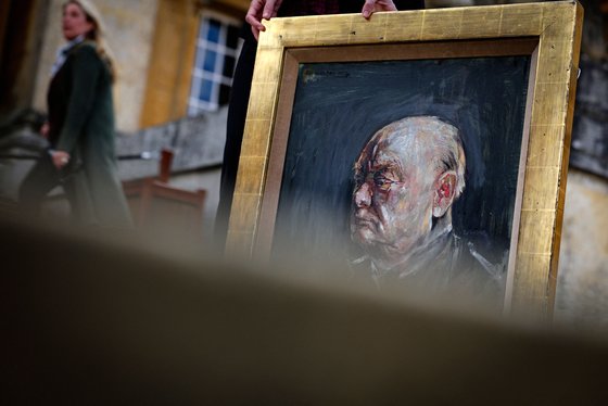 オークションに出品されるチャーチル肖像画の習作。［写真　ＡＦＰ＝聯合ニュース］