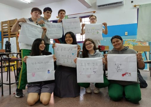 パラグアイ韓国語採択校中等文化活動。［写真　韓国教育部］