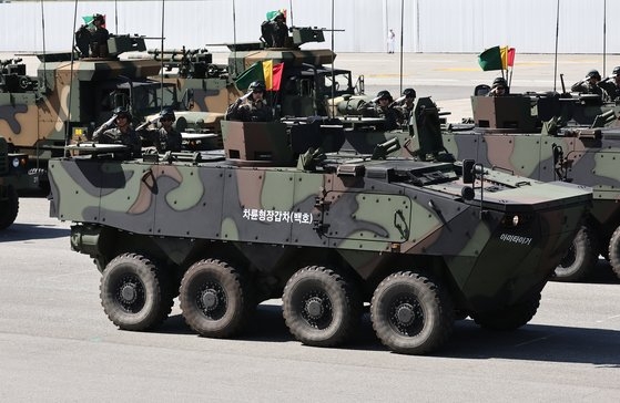 ペルーに輸出される車輪型装甲車「Ｋ８０８白虎」　［聯合ニュース］