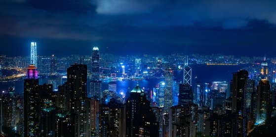 ビクトリアピーク展望台からみた香港の夜景。中央フォト
