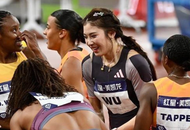ダイヤモンドリーグ大会女子１００メートルハードル試合に出場した吴艳妮［ＳＣＭＰ　キャプチャー］