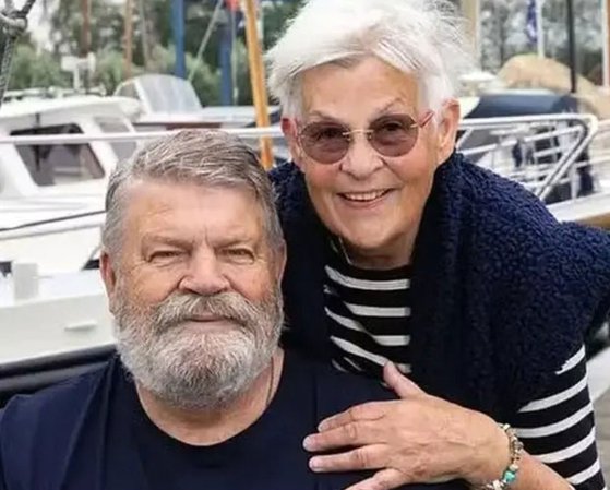 同伴安楽死を選択した夫婦が命を終える２日前に撮影した写真。［写真　Ｘキャプチャー］