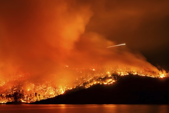 米オーロビル地域で発生した大規模な山火事。［写真　ＡＰ＝聯合ニュース］