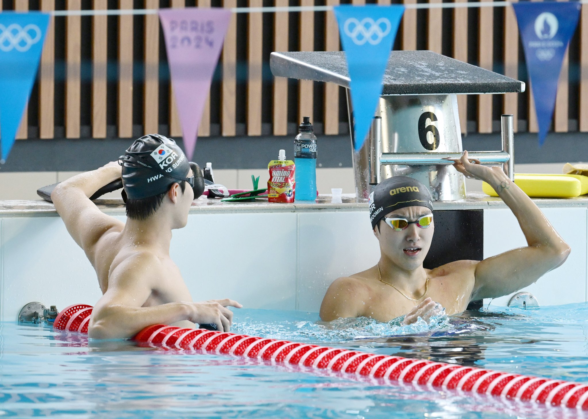 練習している韓国競泳男子国家代表［写真　五輪写真共同取材団］