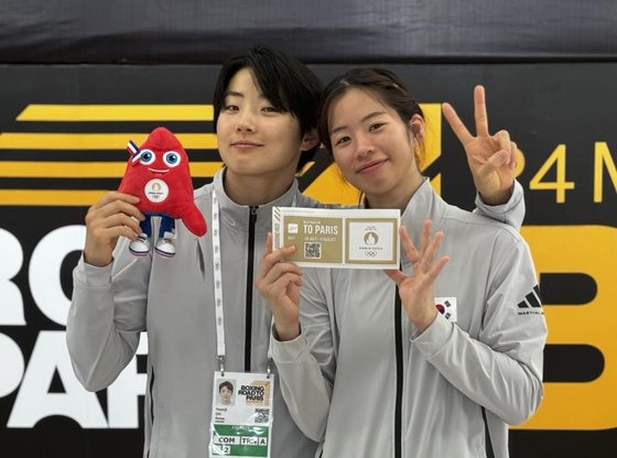 パリ五輪出場の韓国女子ボクシング選手、オ・ヨンジ（左）とイム・エジ　［写真　大韓ボクシング協会］