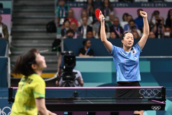 女子卓球シングルス準々決勝で平野美宇に勝利した申裕斌　［パリ＝五輪写真共同取材団／ＹＷ］