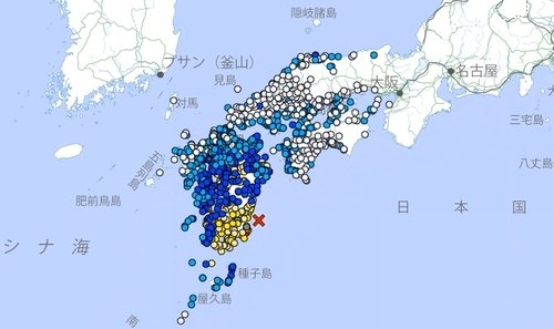 九州南東部の宮崎県沖で８日午後４時４３分ごろ、Ｍ７．１の地震が発生し、九州と四国の一部地域で最高高さ５０センチほどの津波が観測された。日本気象庁は当初、地震規模をＭ６．９と発表したが、上方修正した。［日本気象庁のホームページ　キャプチャー］