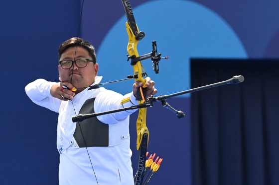 ４８年ぶり最小規模の選手団を派遣した大韓民国が２０２４パリ五輪で歴代最高成績を出している。写真は金メダリストの金優鎮（キム・ウジン、アーチェリー）　キム・ソンリョン記者