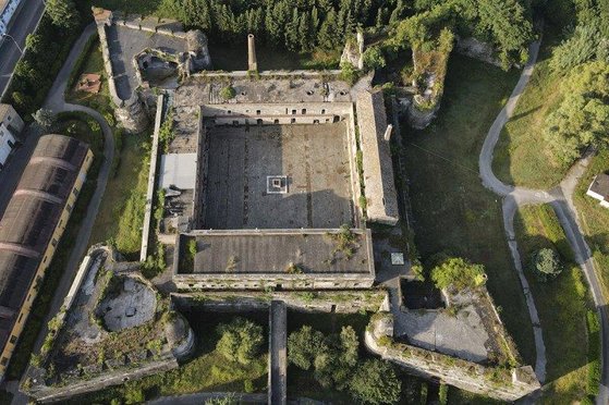 イタリア政府が負債削減のために売却するカプアの城［伊紙コリエーレ・デラ・セラ　キャプチャー］