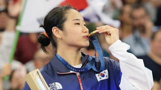 パリ五輪バドミントン女子シングルスで金メダルを獲得した安洗塋（アン・セヨン）　キム・ソンリョン記者