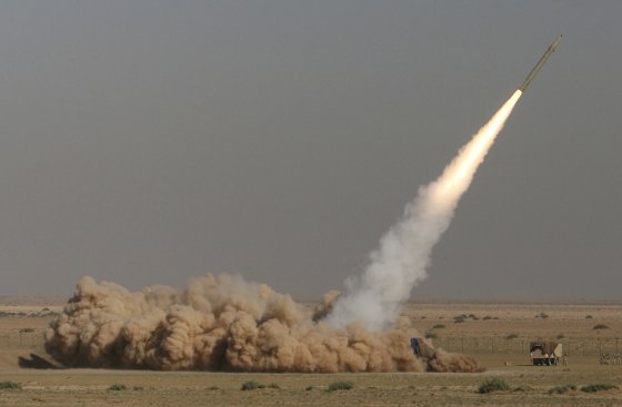 イランのファルス通信が公開したＦａｔｈミサイルの試験発射場面　［ＡＰ＝聯合ニュース］