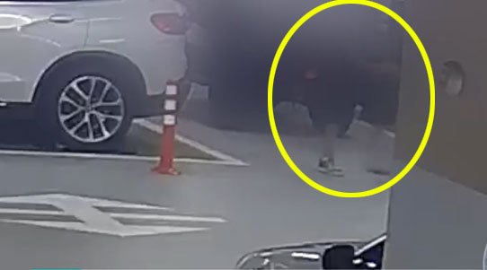 駐車されていた車両を盗んで運転し、事故を起こした小学生［写真　ＣＪＢ清州（チョンジュ）放送キャプチャー］