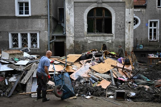 ポーランド南部ロンデク・ズドルイの豪雨被害現場 ［写真　ＡＦＰ＝聯合ニュース］