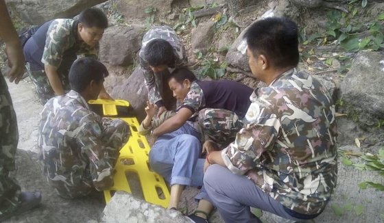 タイ事故当時の救助の様子［写真　タイ警察］