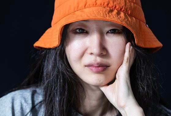 １４日、ソウル麻浦区（マポグ）のある作業室で会ったミン・ヒジン前ＡＤＯＲ（アドア）代表。クォン・ヒョクジェ写真専門記者