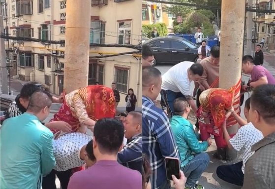  結婚式中に数人の男性が中国の伝統婚礼服を着ている花嫁を電柱に縛る姿［微博　キャプチャー］