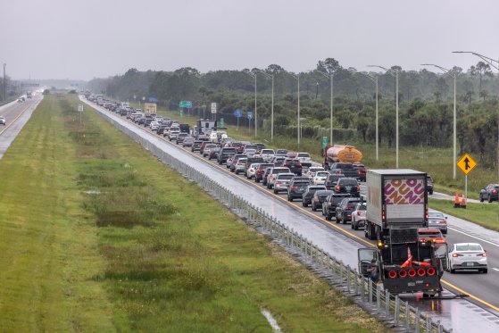 避難車両が殺到して渋滞したフロリダ州の高速道路［写真　ＥＰＡ＝聯合ニュース］