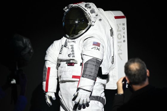 プラダが参加した米国月面着陸プロジェクトのための宇宙服。［写真　ＡＦＰ＝聯合ニュース］