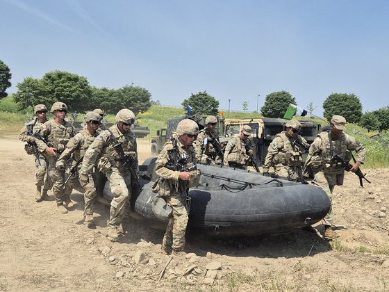 訓練中の在韓米軍将兵たち。［写真　ニュース１］