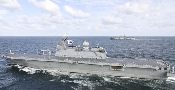 韓国海軍の大型輸送艦「馬羅島（マラド）」　［写真　韓国海軍］