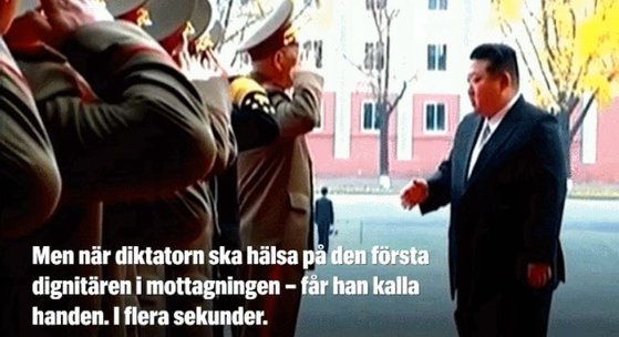 北朝鮮軍の将校に握手を求めている金正恩国務委員長（写真　スウェーデンのエクスプレセン）