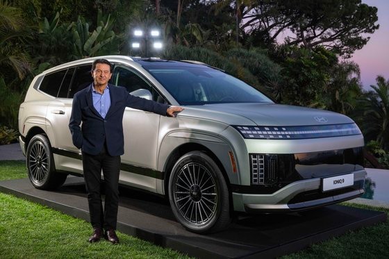 ２０日（現地時間）、米ロサンゼルスでアイオニック９を紹介するホセ・ムニョス現代自動車グローバル最高運営責任者（社長）　［写真　現代自動車］