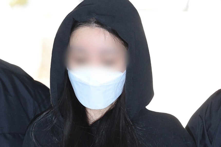 ​ 裁判所に出席する「江南７重追突」運転手［写真　ニュース１］