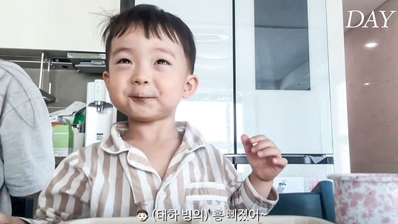   ２０２１年生まれの男の子テハくん。［ユーチューブチャンネル「テヨミネ」　キャプチャー］