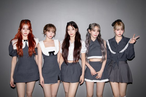 ５人組女性グループＬＥ　ＳＳＥＲＡＦＩＭ　写真＝ソースミュージック