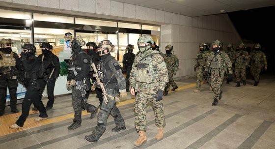 非常戒厳令当時国会に投入された第707特殊任務団、実弾数千発