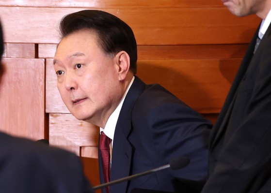 尹錫悦（ユン・ソクヨル）大統領が２３日、憲法裁判所弾劾審判４次弁論に出席した。　［中央フォト］