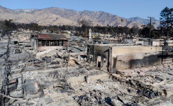 ＬＡアルタデナのある村が山火事で焦土と化した様子。［中央フォト］