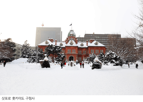 雪に覆われている北海道庁旧本庁舎