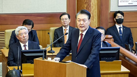 ２５日、ソウル鍾路区（チョンノグ）憲法裁判所で開かれた尹錫悦大統領弾劾審判１１次弁論で最終意見陳述をする尹錫悦（ユン・ソクヨル）大統領　［写真　憲法裁判所］