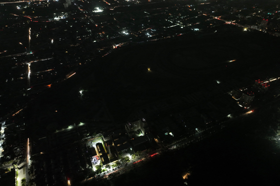 大規模停電で国家緊急事態が宣言されたサンティアゴ。［写真　ＡＦＰ＝聯合ニュース］